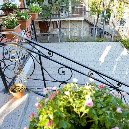Hotel Bibi Kutaisi Esterno foto