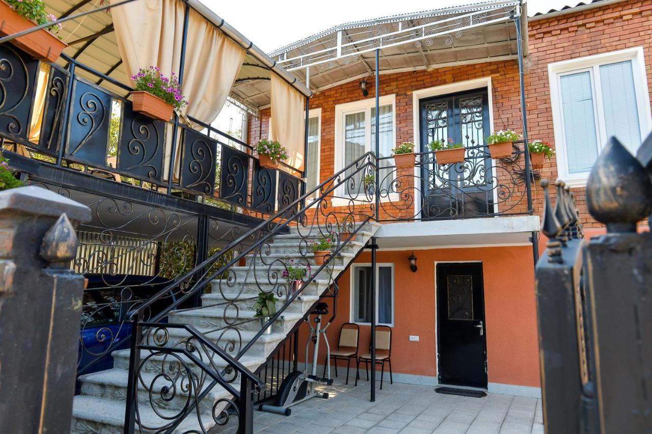 Hotel Bibi Kutaisi Esterno foto